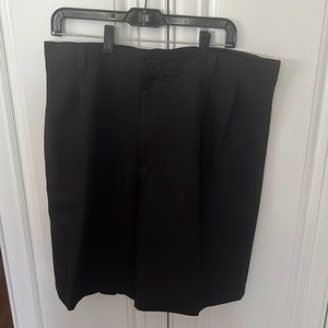 Clubhouse Collection black golf shorts-size 36